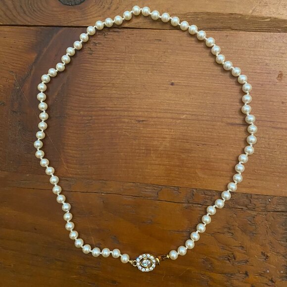 BEAUTIFUL VINTAGE 20" FAUX PEARL NECKLACE WITH RHINESTONE CLASP - Picture 1 of 6